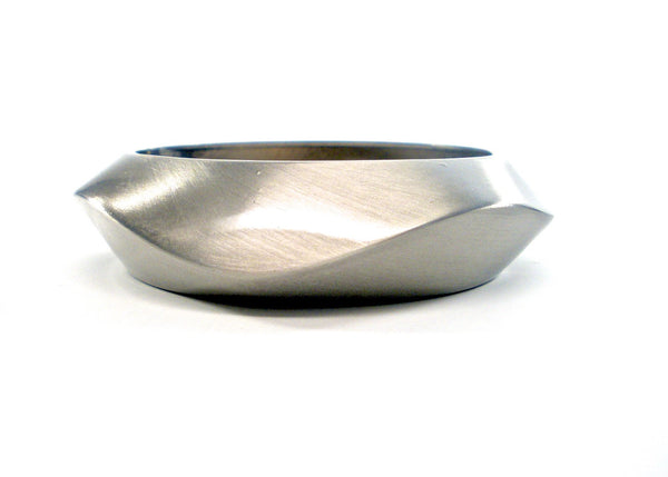 symmetric openable bangle