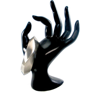 symmetric openable bangle