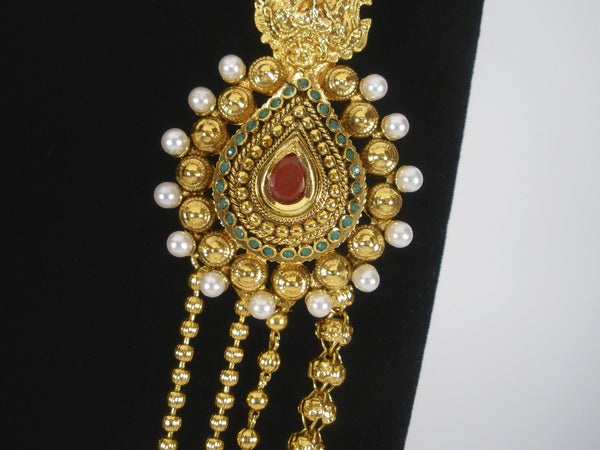 Grand haram with oval "mogappu" on both sides and saptashree mata idol