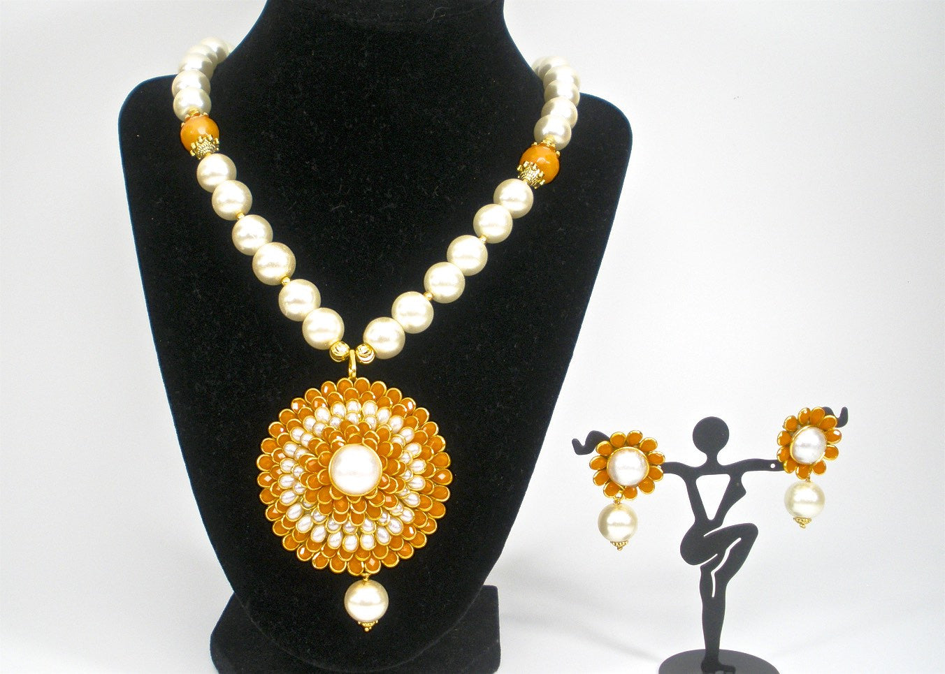 pearl set with pachi pendent