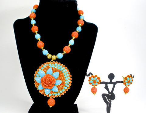 grand uniquely carved pachi pendant set with carved bead necklace