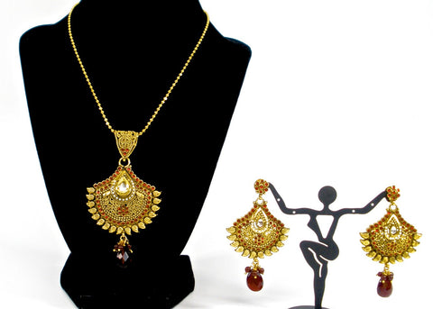 simple antique pendant set in dull gold finish
