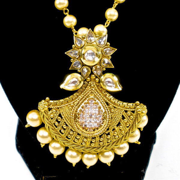 fan shaped pendant set in pearl chain