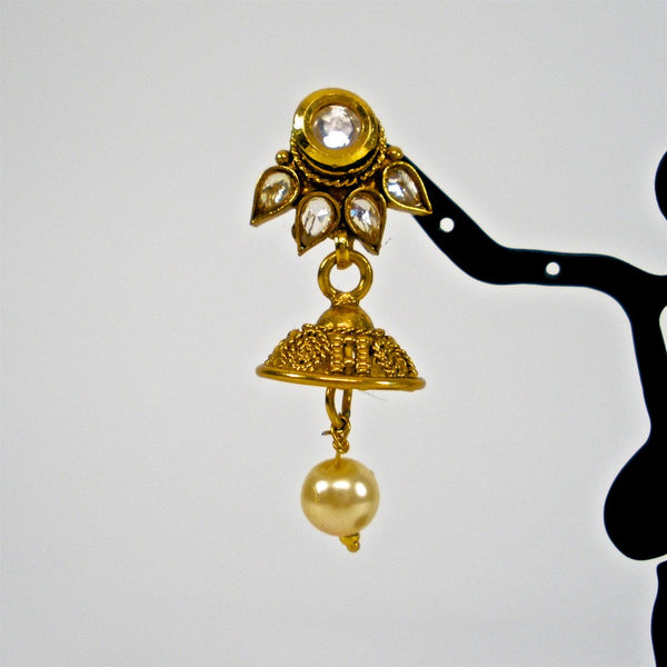 fan shaped pendant set in pearl chain