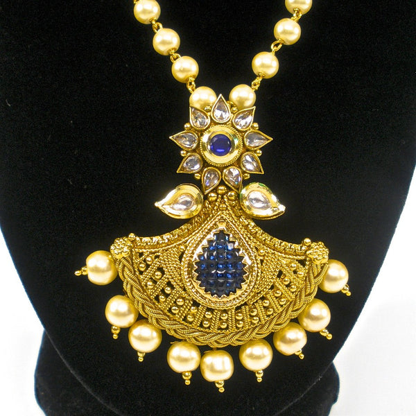 fan shaped pendant set in pearl chain