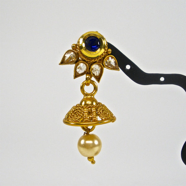 fan shaped pendant set in pearl chain
