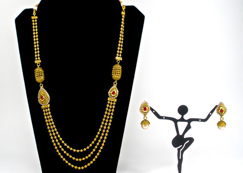 simple haram with symmetric pendants on both sides