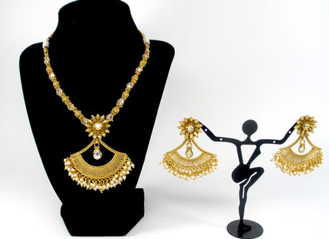antique necklace set with fan shaped pendant