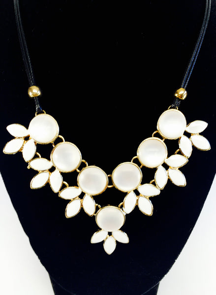 modern flower pattern neckpiece