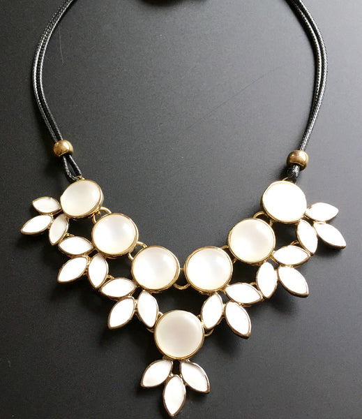 modern flower pattern neckpiece